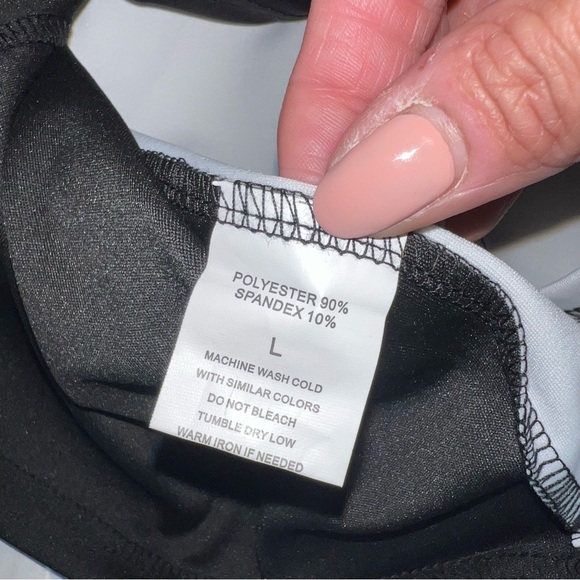 Black and White Sleeveless Dress - Picture 8 of 8